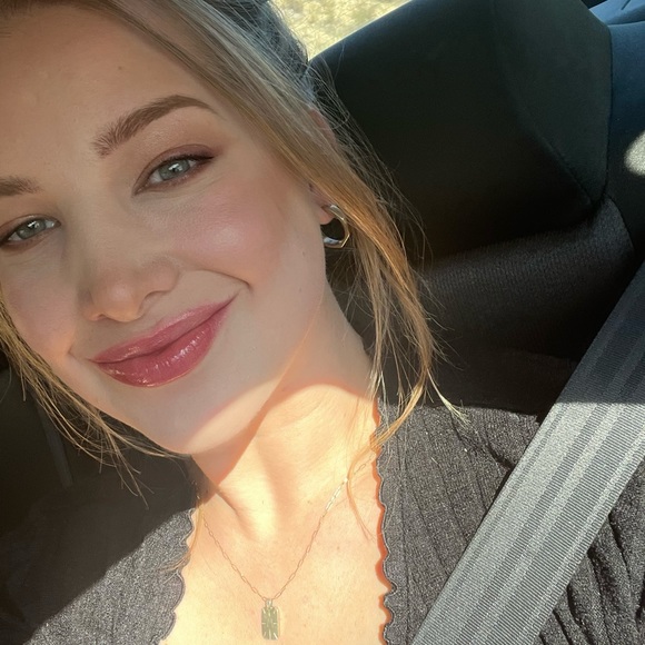 Meet your Posher, Sarah - Picture 1 of 1